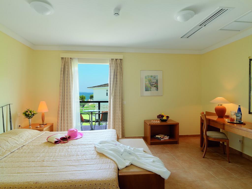 Corfu Chandris And Дассия
